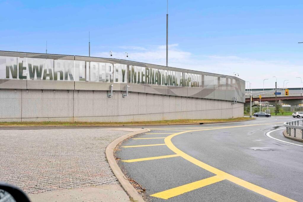 Spacious Bd,Ewr Airpt,Nyc,Prudential Center, Free Free Pkng, American Dream Mall Elizabeth Exterior photo